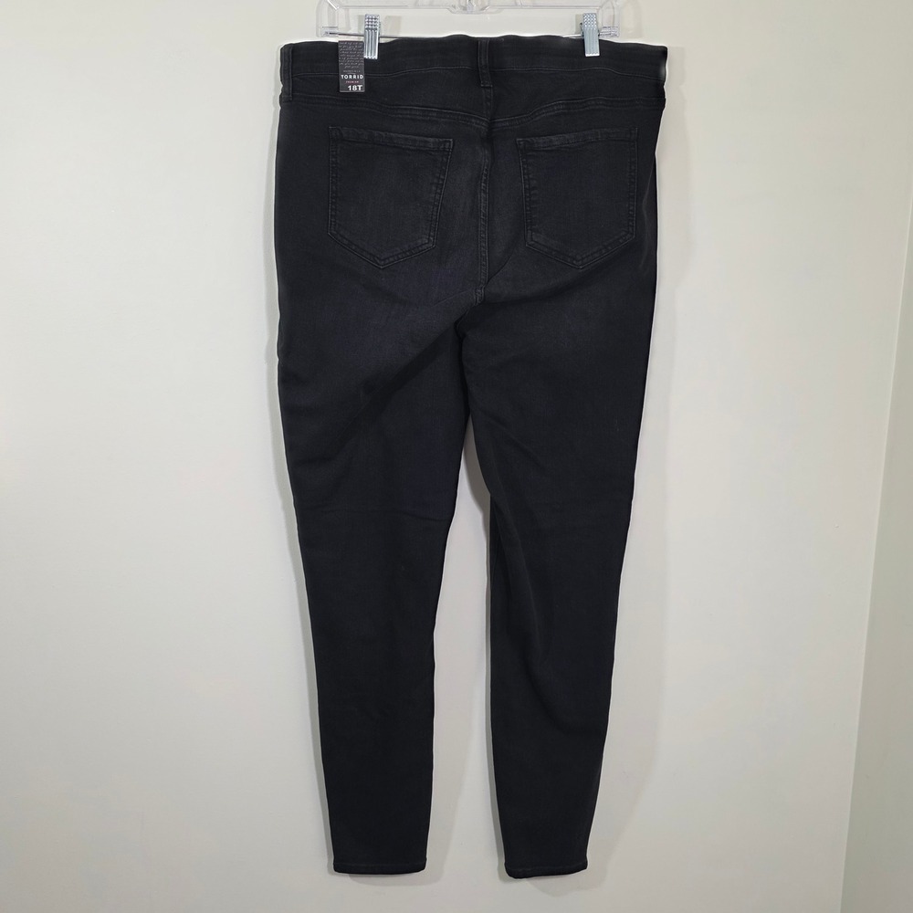 Torid Women Jeans Sky High Skinny Cool Cat Faded Black Premium Denim Size 18T - Picture 3 of 14